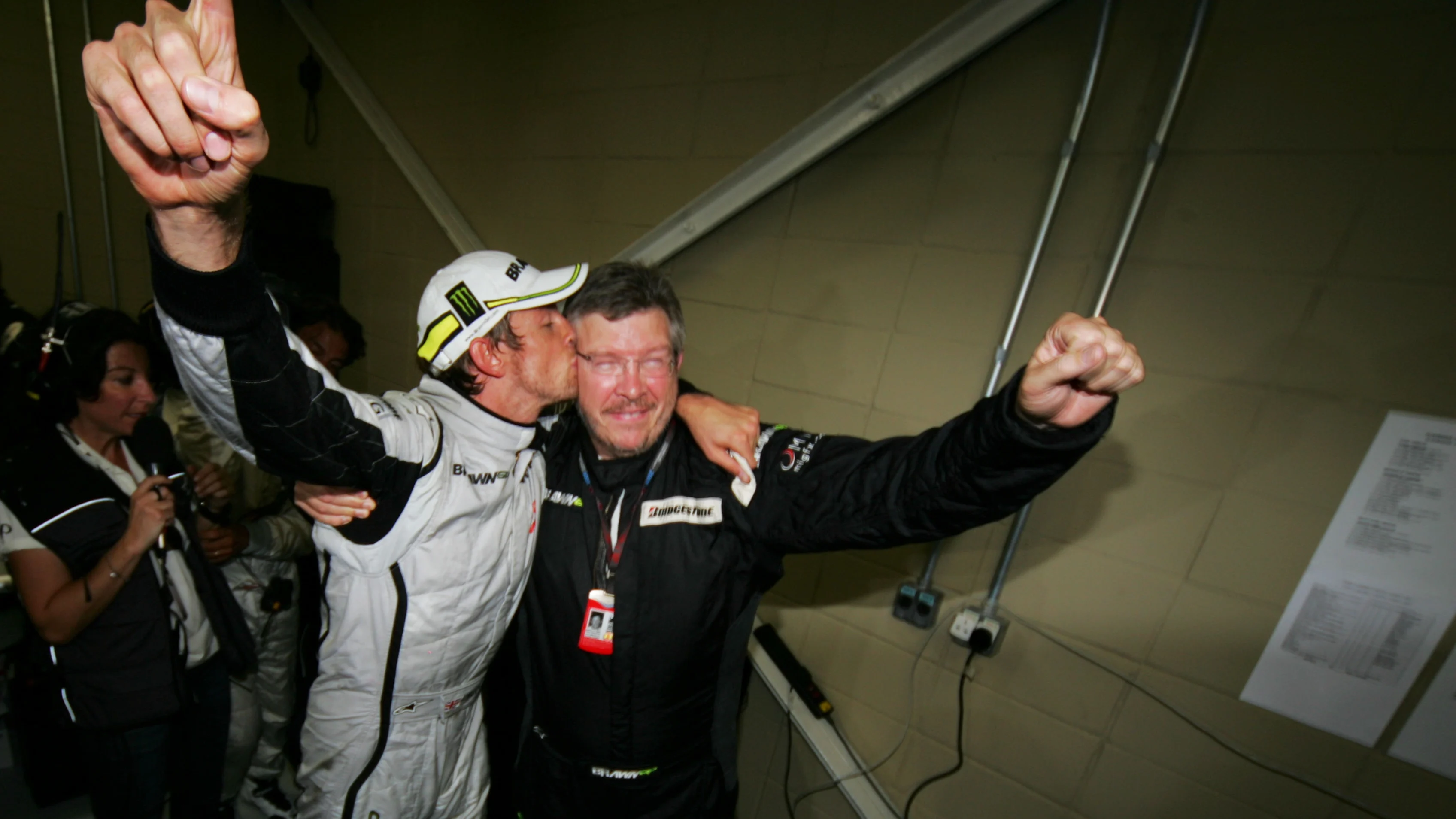 Jenson Button (GBR) Brawn Grand Prix celebrates winning the World Championship with Ross Brawn