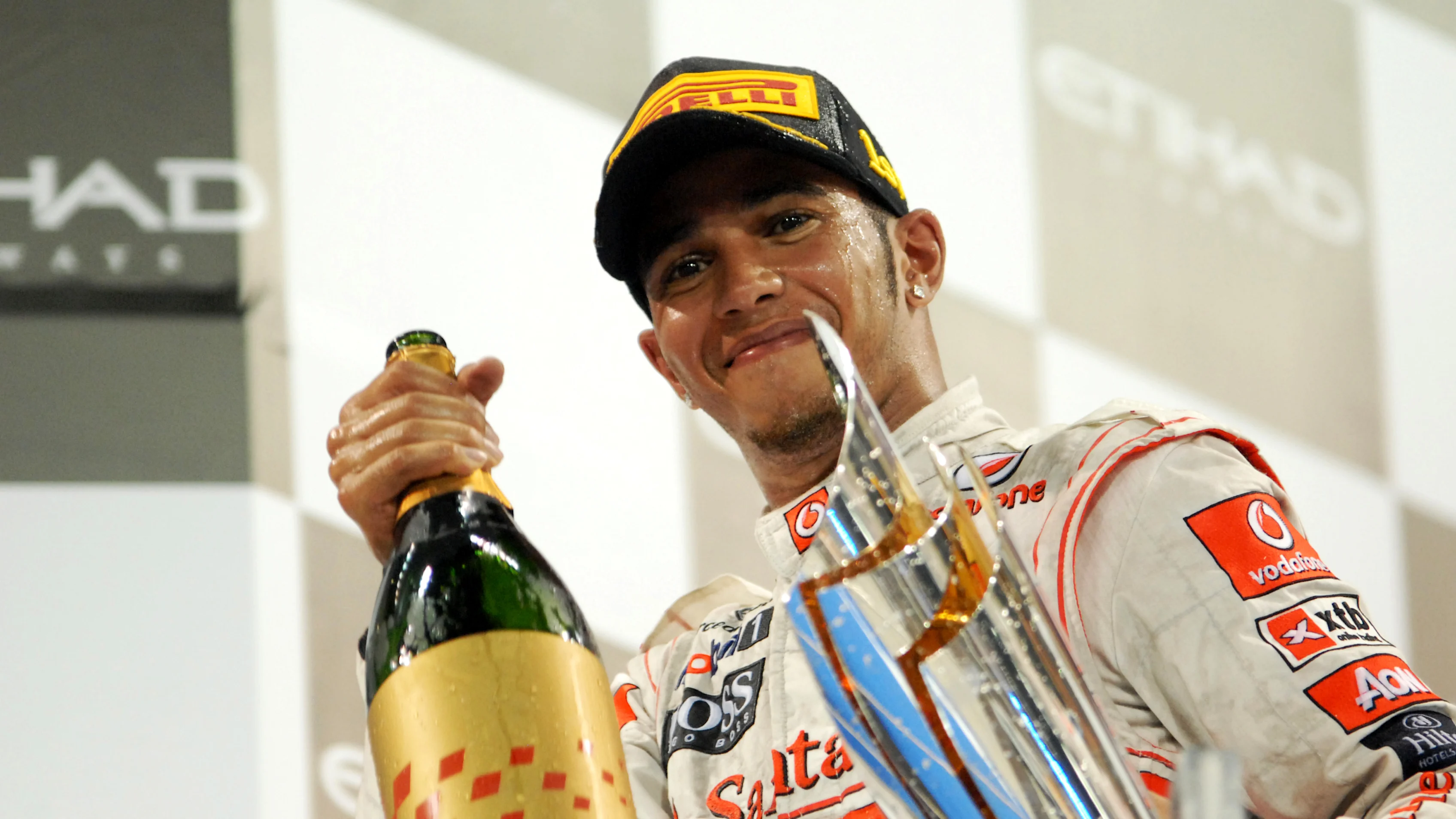 Race winner Lewis Hamilton (GBR) McLaren celebrates on the podium.\r\nFormula One World