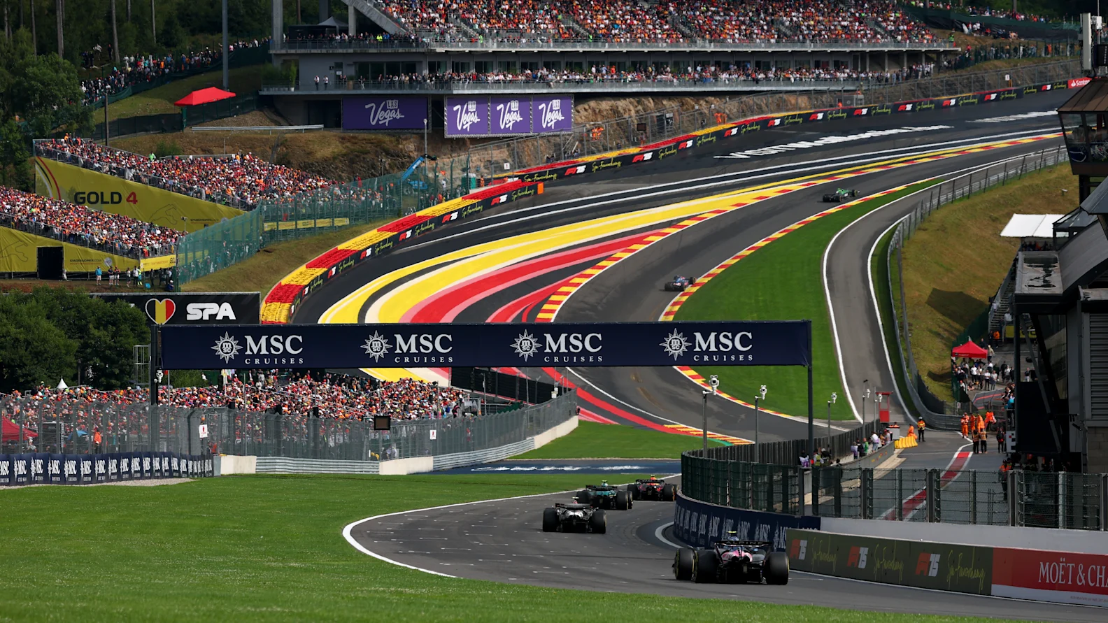 SPA, BELGIUM - JULY 27: Yuki Tsunoda of Japan driving the (22) Oracle Red Bull Racing RB21 leads