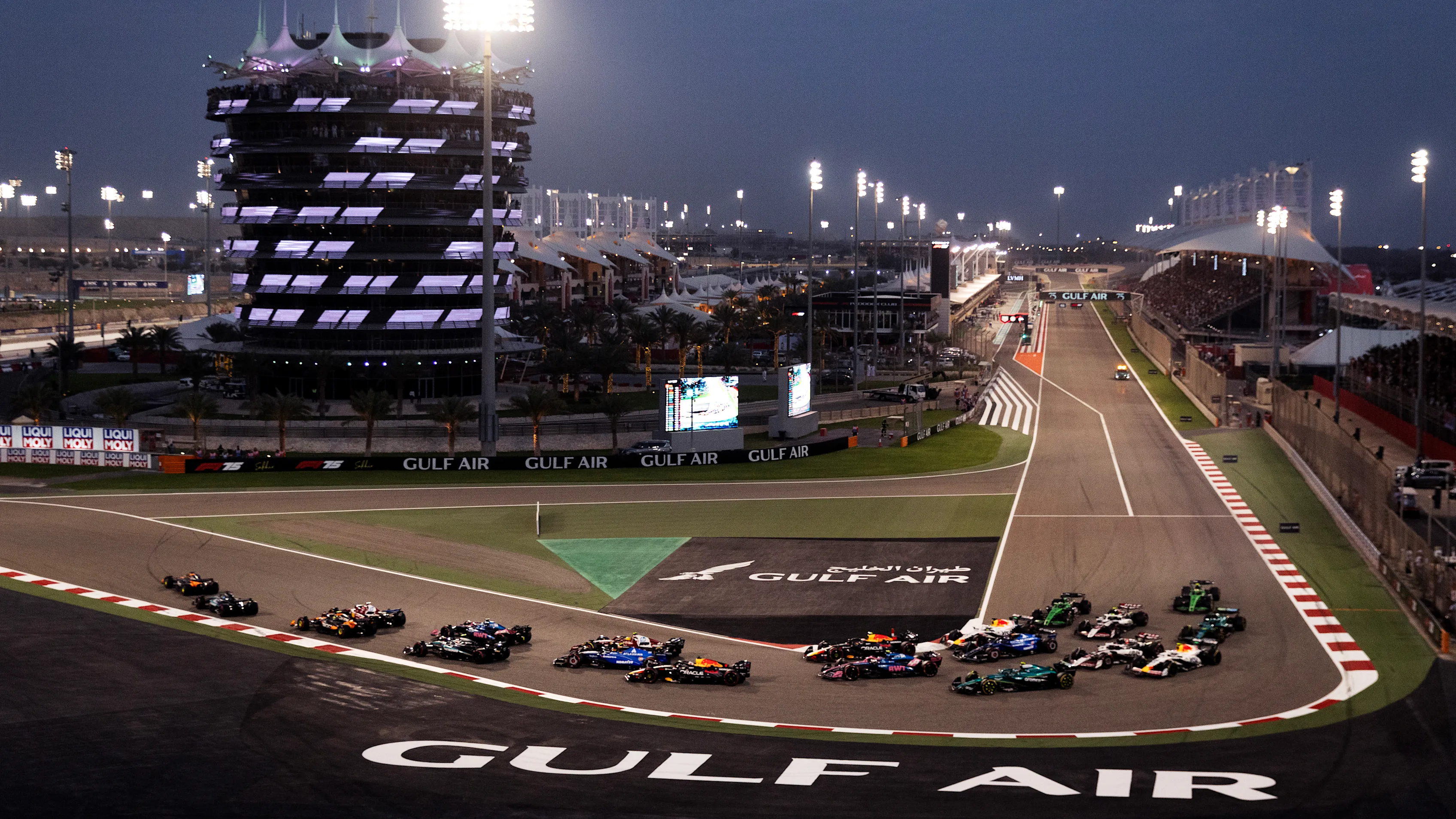 BAHRAIN, BAHRAIN - APRIL 13: Oscar Piastri of Australia driving the (81) McLaren MCL39 Mercedes