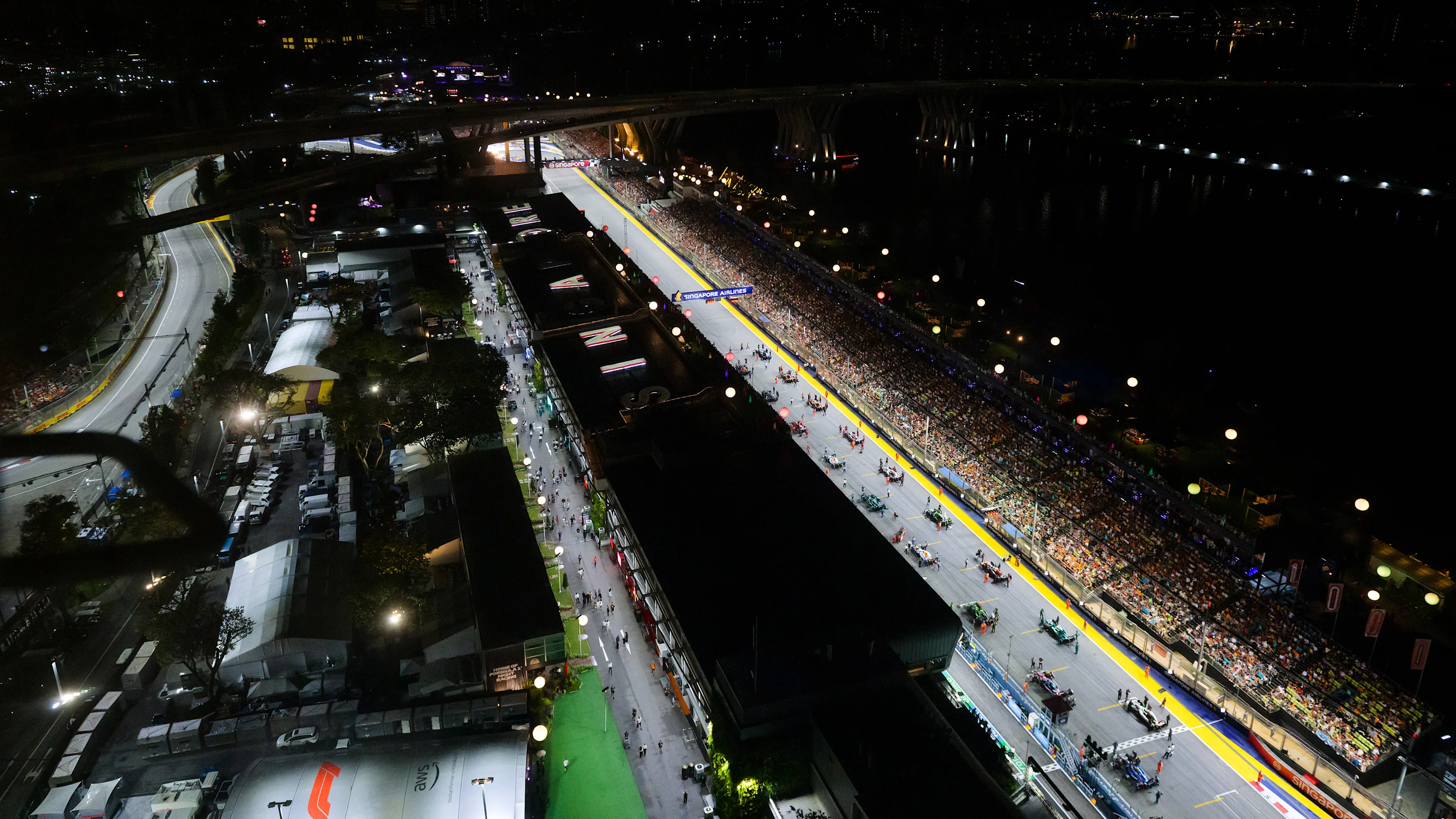 SINGAPORE, SINGAPORE - OCTOBER 05: Mechanics clear the grid for the formation lap during the F1