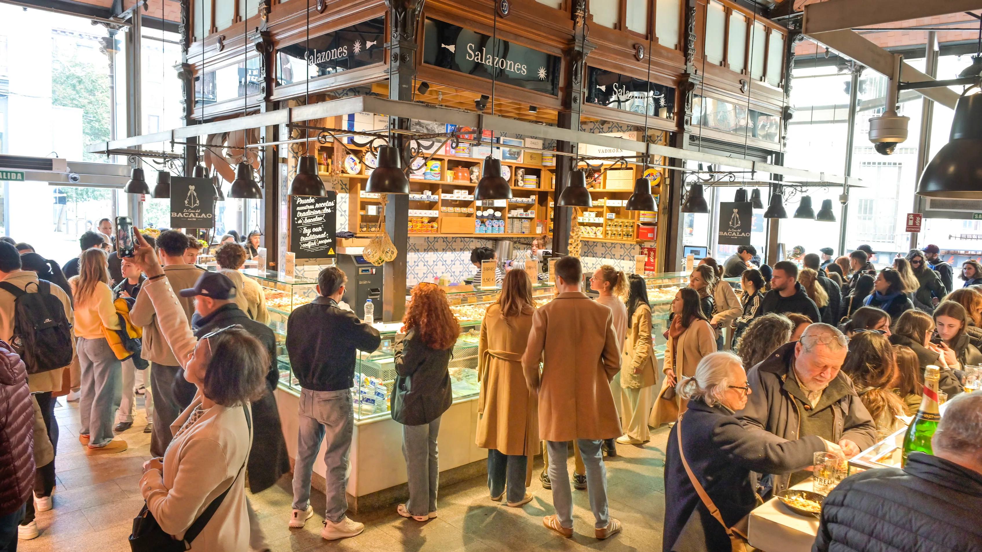Market hall Mercado de San Miguel, Centro, Madrid, Spain. (Photo by: Bildagentur-online/Universal