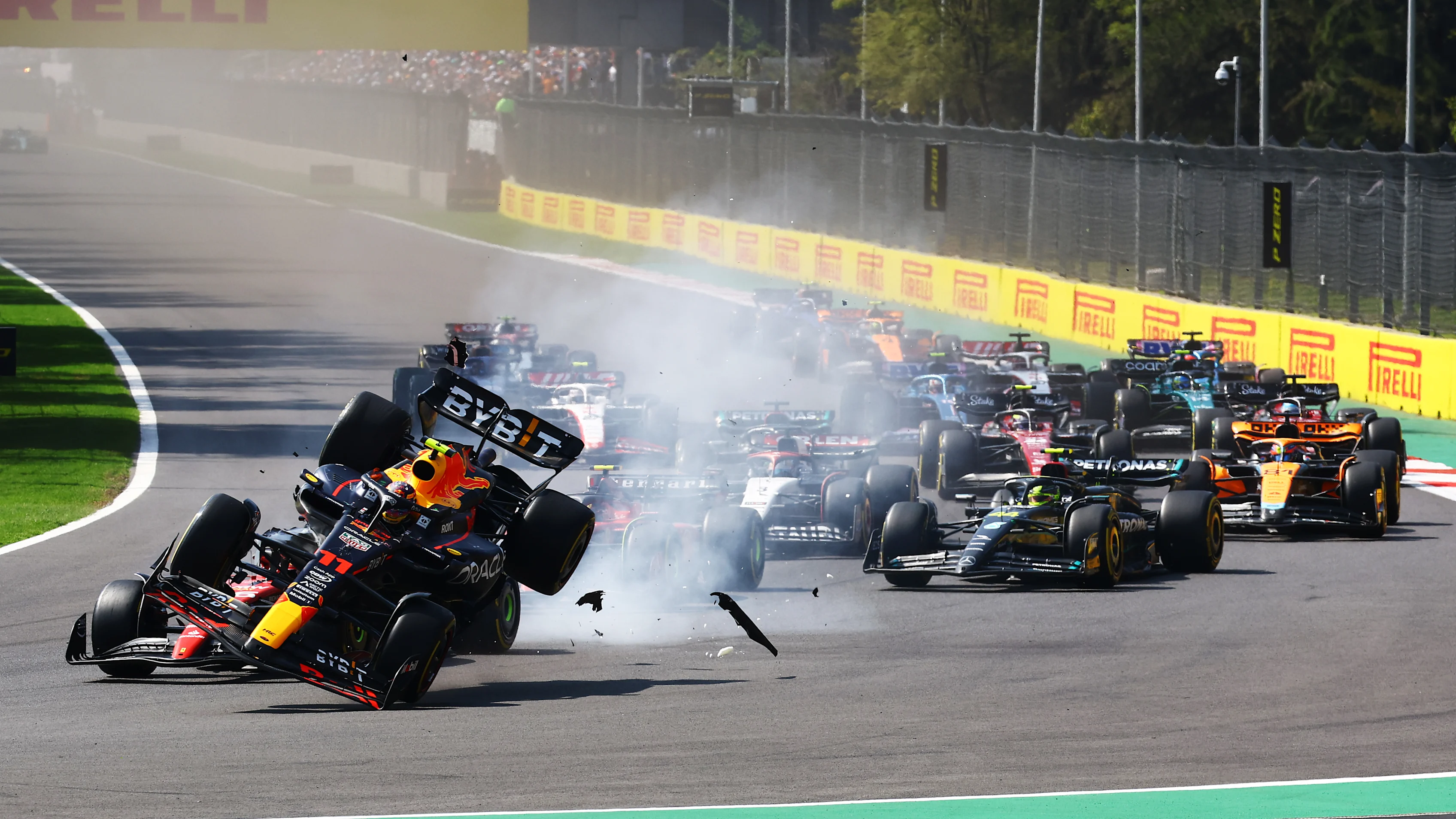 MEXICO CITY, MEXICO - OCTOBER 29: Sergio Perez of Mexico driving the (11) Oracle Red Bull Racing