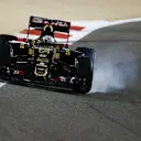 Romain Grosjean (FRA) Lotus E23 Hybrid locks up at Formula One World Championship, Rd4, Bahrain Grand Prix Race, Bahrain International Circuit, Sakhir, Bahrain, Sunday 19  April 2015. © Sutton Motorsport Images