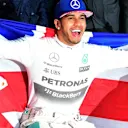 Race winner and new World Champion Lewis Hamilton (GBR) Mercedes AMG F1 celebrates with the team at Formula One World Championship, Rd16, United States  Grand Prix, Race, Austin, Texas, USA, Sunday 25 October 2015. © Sutton Motorsport Images