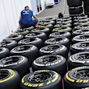 Williams mechanic with Pirelli tyres at Formula One World Championship, Rd16, United States  Grand Prix, Preparations, Austin, Texas, USA, Wednesday 21 October 2015. © Sutton Motorsport Images