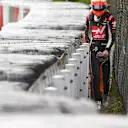 Esteban Gutierrez (MEX) Haas F1 stopped on track in FP2 at Formula One World Championship, Rd17, Japanese Grand Prix, Practice, Suzuka, Japan, Friday 7 October 2016. © Sutton Images