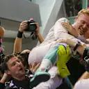 Race winner Nico Rosberg (GER) Mercedes AMG F1 celebrates in parc ferme with the team at Formula One World Championship, Rd15, Singapore Grand Prix, Race, Marina Bay Street Circuit, Singapore, Sunday 18 September 2016. © Sutton Images