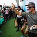 Fernando Alonso (ESP) McLaren and fans at Formula One World Championship, Rd15, Malaysian Grand Prix, Race, Sepang, Malaysia, Sunday 1 Octoberr 2017. © Kym Illman/Sutton Images