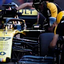 CIRCUIT DE BARCELONA-CATALUNYA, SPAIN - FEBRUARY 27: Nico Hulkenberg, Renault F1 Team R.S. 19 pit stop during the Barcelona February testing II at Circuit de Barcelona-Catalunya on February 27, 2019 in Circuit de Barcelona-Catalunya, Spain. (Photo by Glenn Dunbar / LAT Images)