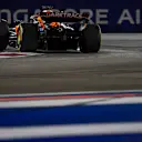 SINGAPORE, SINGAPORE - SEPTEMBER 17: Oscar Piastri of Australia driving the (81) McLaren MCL60 Mercedes on track during the F1 Grand Prix of Singapore at Marina Bay Street Circuit on September 17, 2023 in Singapore, Singapore. (Photo by Rudy Carezzevoli/Getty Images)