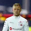 BAHRAIN, BAHRAIN - MARCH 01: 15th placed qualifier Kevin Magnussen of Denmark and Haas F1 walks in the Pitlane during qualifying ahead of the F1 Grand Prix of Bahrain at Bahrain International Circuit on March 01, 2024 in Bahrain, Bahrain. (Photo by Bryn Lennon - Formula 1/Formula 1 via Getty Images)