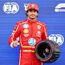 MEXICO CITY, MEXICO - OCTOBER 26: Pole position qualifier Carlos Sainz of Spain and Ferrari poses for a photo with the Pirelli Pole Position award in parc ferme during qualifying ahead of the F1 Grand Prix of Mexico at Autodromo Hermanos Rodriguez on October 26, 2024 in Mexico City, Mexico. (Photo by Bryn Lennon - Formula 1/Formula 1 via Getty Images)