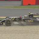 Lotus's Pastor Maldonado takes a trip through the gravel © FOWC Ltd