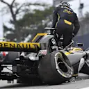 Nico Hulkenberg, Renault Sport F1 Team R.S. 18 crashed in FP2 during the Brazilian GP on November 09, 2018 in Autodromo Jose Carlos Pace, Brazil. (Photo by Jerry Andre / Sutton Images)