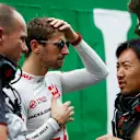 Romain Grosjean, Haas F1 Team, talks to Ayao Komatsu, Chief Race Engineer, Haas F1 during the Brazilian GP on November 11, 2018 in Autodromo Jose Carlos Pace, Brazil. (Photo by Andy Hone / LAT Images)