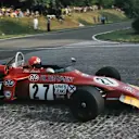 Niki Lauda taking the cobbled Noveau Monde hairpin © LAT Photographic