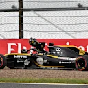 SUZUKA, JAPAN - OCTOBER 06: Nico Hulkenberg, Renault Sport F1 Team R.S. 18 crashes in FP3 during the Japanese GP at Suzuka on October 06, 2018 in Suzuka, Japan. (Photo by Mark Sutton / Sutton Images)