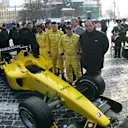 L-R: Narain Karthikeyan (IND), Robert Doornbos (NED), Roman Rusinov (RUS), Tiago Monteiro (POR) and Colin Kolles (GER) Jordan Commercial Director
Jordan Launch, Red Square, Moscow, Russia, 25 February 2005. © Sutton Motorsport Images
