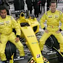 L-R: Narain Karthikeyan (IND) and Tiago Monteiro (POR) with the Jordan EJ15.
Jordan Launch, Red Square, Moscow, Russia, 25 February 2005.
 © Sutton Motorsport Images