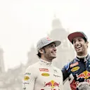 Carlos Sainz and Daniel Ricciardo joking around before their performance during the Red Bull F1 Sowrun in Mexico city in June 27, 2015  © Camilo Rozo/Red Bull Content Pool