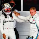 SOCHI AUTODROM, RUSSIAN FEDERATION - SEPTEMBER 30: Valtteri Bottas, Mercedes AMG F1, 2nd position, congratulates Lewis Hamilton, Mercedes AMG F1, 1st position during the Russian GP at Sochi Autodrom on September 30, 2018 in Sochi Autodrom, Russian Federation. (Photo by Sam Bloxham / LAT Images)