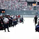 SOCHI AUTODROM, RUSSIAN FEDERATION - SEPTEMBER 30: Engineers make final preparations on the grid prior to the start during the Russian GP at Sochi Autodrom on September 30, 2018 in Sochi Autodrom, Russian Federation. (Photo by Glenn Dunbar / LAT Images)