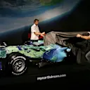 Rubens Barrichello and Jenson Button take the covers off the Honda RA107 'Earth Car' at the Natural History Museum, London, UK, 26 February 2007. © Sutton Motorsport Images