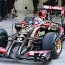 Romain Grosjean shows off the unique nose of the Lotus E22, Formula One Testing, Bahrain International Circuit, Sakhir, Bahrain, Wednesday 19 February 2014. © Sutton Motorsport Images