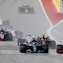 CIRCUIT OF THE AMERICAS, UNITED STATES OF AMERICA - OCTOBER 21: Lewis Hamilton, Mercedes AMG F1 W09 EQ Power+, battles with Kimi Raikkonen, Ferrari SF71H, ahead of Daniel Ricciardo, Red Bull Racing RB14, Esteban Ocon, Racing Point Force India VJM11, Romain Grosjean, Haas F1 Team VF-18, and the rest of the field at the start during the United States GP at Circuit of the Americas on October 21, 2018 in Circuit of the Americas, United States of America. (Photo by Glenn Dunbar / LAT Images)