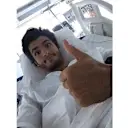 Toro Rosso's Carlos Sainz gives a thumbs-up from hospital after his FP3 crash in Sochi © Carlos Sainz