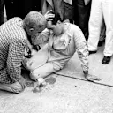 Jack Brabham collapsed after pushing his Cooper T51-Climax across the line to finish 4th and clinch the World Championship, 1959 United States Grand Prix. Sebring, Florida, USA © LAT Photographic