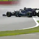 Great Britain Qualifying: Lewis Hamilton spins at Luffield