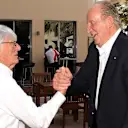 Bernie Ecclestone (GBR) CEO Formula One Group (FOM) and Juan Carlos of Spain (ESP) at Formula One World Championship, Rd19, Abu Dhabi Grand Prix, Practice, Yas Marina Circuit, Abu Dhabi, UAE, Friday 27 November 2015. © Sutton Motorsport Images