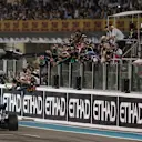 Race winner Nico Rosberg (GER) Mercedes AMG F1 W06 takes the chequered flag at Formula One World Championship, Rd19, Abu Dhabi Grand Prix, Race, Yas Marina Circuit, Abu Dhabi, UAE, Sunday 29 November 2015. © Sutton Motorsport Images