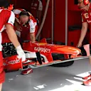Ferrari mechanics with Ferrari SF15-T front wing at Formula One World Championship, Rd4, Bahrain Grand Prix Practice, Bahrain International Circuit, Sakhir, Bahrain, Friday 17 April 2015. © Sutton Motorsport Images