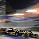 Romain Grosjean (FRA) Lotus E23 Hybrid  at Formula One World Championship, Rd4, Bahrain Grand Prix Practice, Bahrain International Circuit, Sakhir, Bahrain, Friday 17 April 2015. © Sutton Motorsport Images