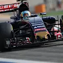 Carlos Sainz jr (ESP) Scuderia Toro Rosso STR10 at Formula One World Championship, Rd4, Bahrain Grand Prix Qualifying, Bahrain International Circuit, Sakhir, Bahrain, Saturday 18  April 2015. © Sutton Motorsport Images