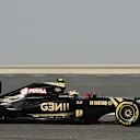 Pastor Maldonado (VEN) Lotus E23 Hybrid at Formula One World Championship, Rd4, Bahrain Grand Prix Qualifying, Bahrain International Circuit, Sakhir, Bahrain, Saturday 18  April 2015. © Sutton Motorsport Images