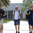 Valtteri Bottas (FIN) Williams with Antti Vierula (FIN) trainer at Formula One World Championship, Rd4, Bahrain Grand Prix Preparations, Bahrain International Circuit, Sakhir, Bahrain, Thursday 16  April 2015. © Sutton Motorsport Images