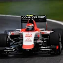 Alexander Rossi (USA) Marussia locks up at Formula One World Championship, Rd18, Brazilian Grand Prix, Race, Interlagos, Sao Paulo, Brazil, Sunday 15 November 2015. © Sutton Motorsport Images