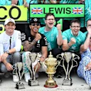 Race winner Lewis Hamilton (GBR) Mercedes AMG F1 celebrates with his Mother Carmen Lockhart (GBR), Nico Rosberg (GER) Mercedes AMG F1 and the team at Formula One World Championship, Rd9, British Grand Prix, Race, Silverstone, England, Sunday 5 July 2015. © Sutton Motorsport Images