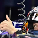 Daniil Kvyat (RUS) Red Bull Racing RB11 thumbs up at Formula One World Championship, Rd14, Japanese Grand Prix, Qualifying, Suzuka, Japan, Saturday 26 September 2015. © Sutton Motorsport Images
