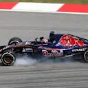 Max Verstappen (NDL) Scuderia Toro Rosso STR10 locks up at Formula One World Championship, Rd2, Malaysian Grand Prix, Practice, Sepang, Malaysia, Friday 27  March 2015. © Sutton Motorsport Images