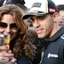 Pastor Maldonado (VEN) Lotus selfie with fans at Formula One World Championship, Rd17, Mexican Grand Prix, Preparations, Circuit Hermanos Rodriguez, Mexico City, Mexico, Thursday 29 October 2015. © Sutton Motorsport Images