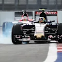 Carlos Sainz (ESP) Scuderia Toro Rosso STR10 locks up at Formula One World Championship, Rd15, Russian Grand Prix, Qualifying, Sochi Autodrom, Sochi, Krasnodar Krai, Russia, Saturday 10 October 2015. © Sutton Motorsport Images