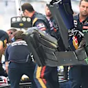 Scuderia Toro Rosso mechanic with Scuderia Toro Rosso STR10 front wing at Formula One World Championship, Rd13, Singapore Grand Prix, Practice, Marina Bay Street Circuit, Singapore, Friday 18 September 2015. © Sutton Motorsport Images