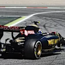 Pastor Maldonado (VEN) Lotus E23 Hybrid with his broken rear wing at Formula One World Championship, Rd5, Spanish Grand Prix Race, Barcelona, Spain, Sunday 10 May 2015. © Sutton Motorsport Images