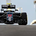 Jenson Button (GBR) McLaren MP4-31 at Formula One World Championship, Rd21, Abu Dhabi Grand Prix, Practice, Yas Marina Circuit, Abu Dhabi, UAE, Friday 25 November 2016. © Sutton Images