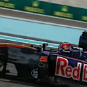 Daniil Kvyat (RUS) Scuderia Toro Rosso STR11 at Formula One World Championship, Rd21, Abu Dhabi Grand Prix, Practice, Yas Marina Circuit, Abu Dhabi, UAE, Friday 25 November 2016. © Sutton Images